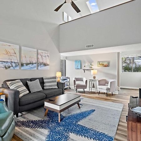 Coastal Oasis With Pool - Walk To Coligny Beach Park Hilton Head Island Eksteriør bilde