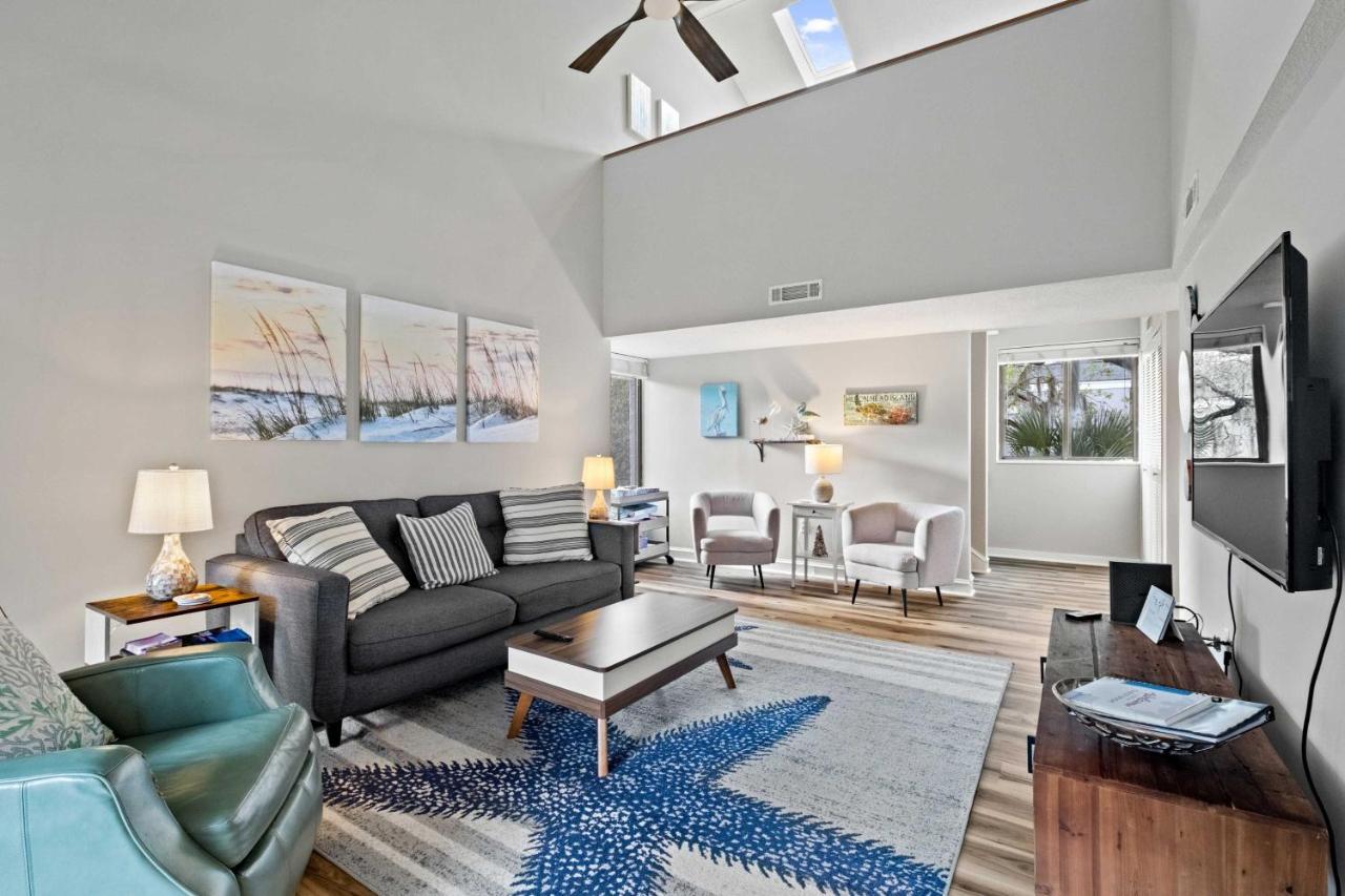 Coastal Oasis With Pool - Walk To Coligny Beach Park Hilton Head Island Eksteriør bilde