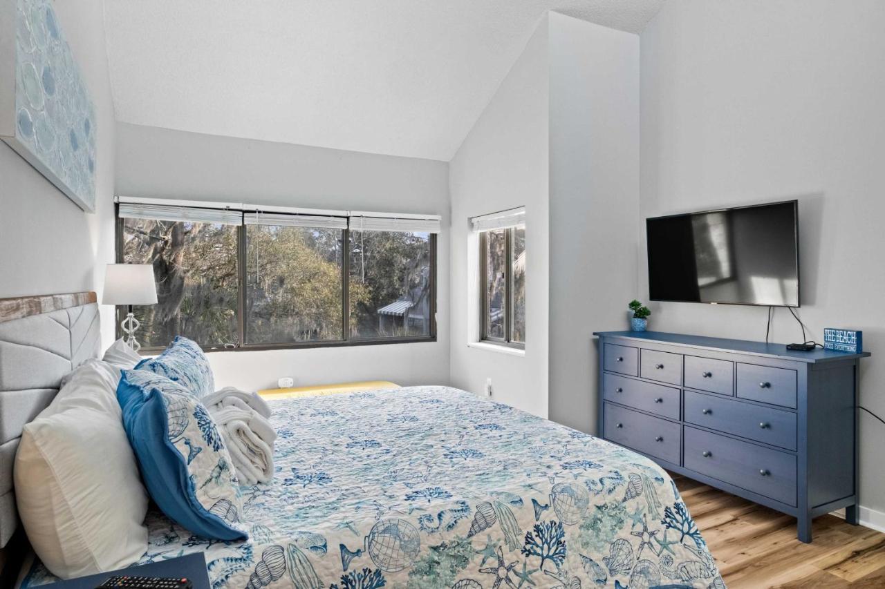 Coastal Oasis With Pool - Walk To Coligny Beach Park Hilton Head Island Eksteriør bilde