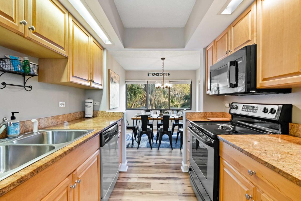 Coastal Oasis With Pool - Walk To Coligny Beach Park Hilton Head Island Eksteriør bilde
