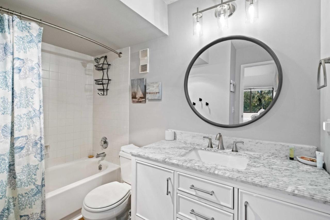 Coastal Oasis With Pool - Walk To Coligny Beach Park Hilton Head Island Eksteriør bilde